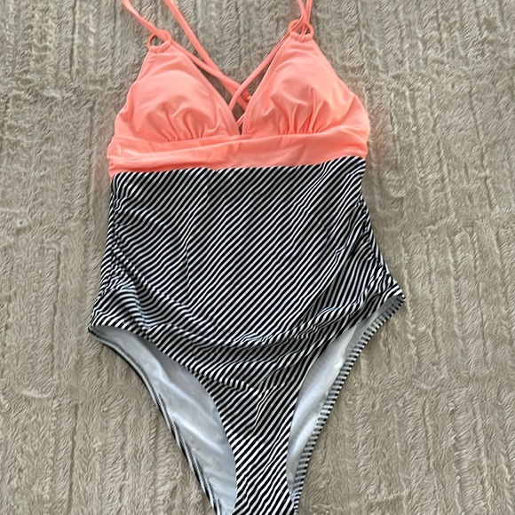 Peachy and Striped Gathered One Piece Swimsuit Sz large - Picture 3 of 6